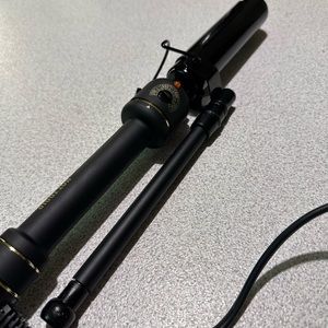 Black/Gold 1 1/4 inch Pro Artist Hot Tools curling iron